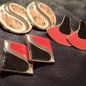 Elegant Red and Black Earrings Set